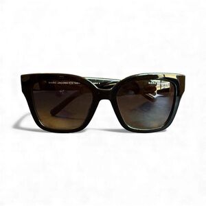 Marc Jacobs NWT Polarized Black Sunglasses with Yellow Case